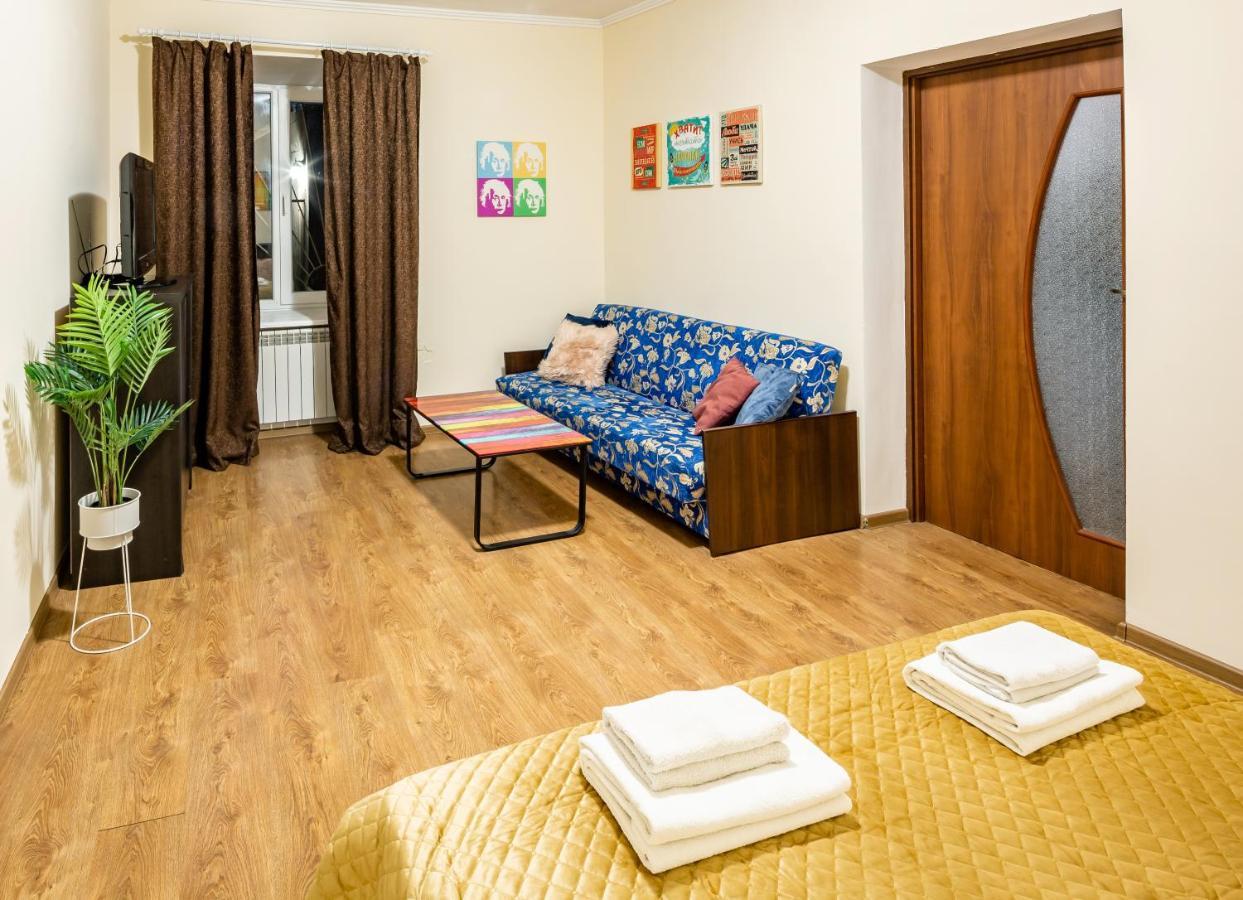 Rainbow Apartment Near Rynok Sq Lviv Eksteriør billede