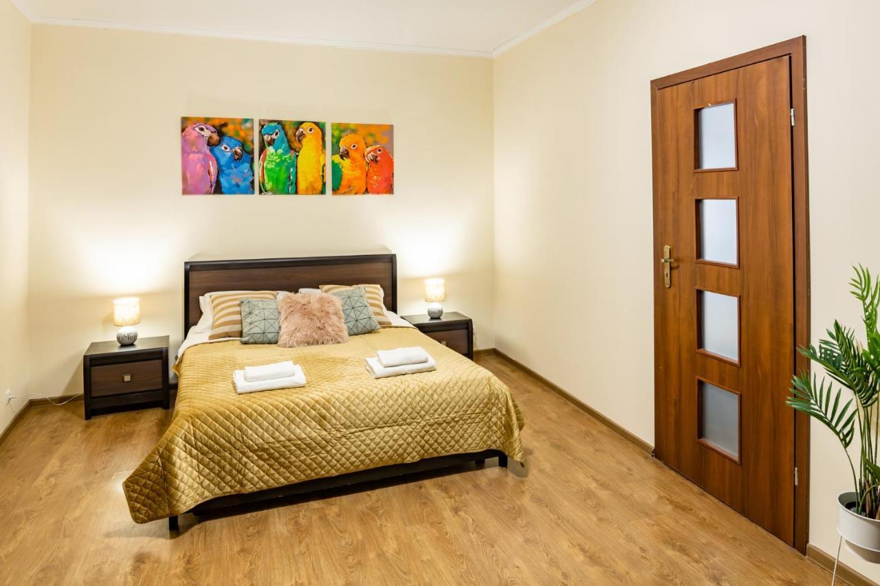 Rainbow Apartment Near Rynok Sq Lviv Eksteriør billede