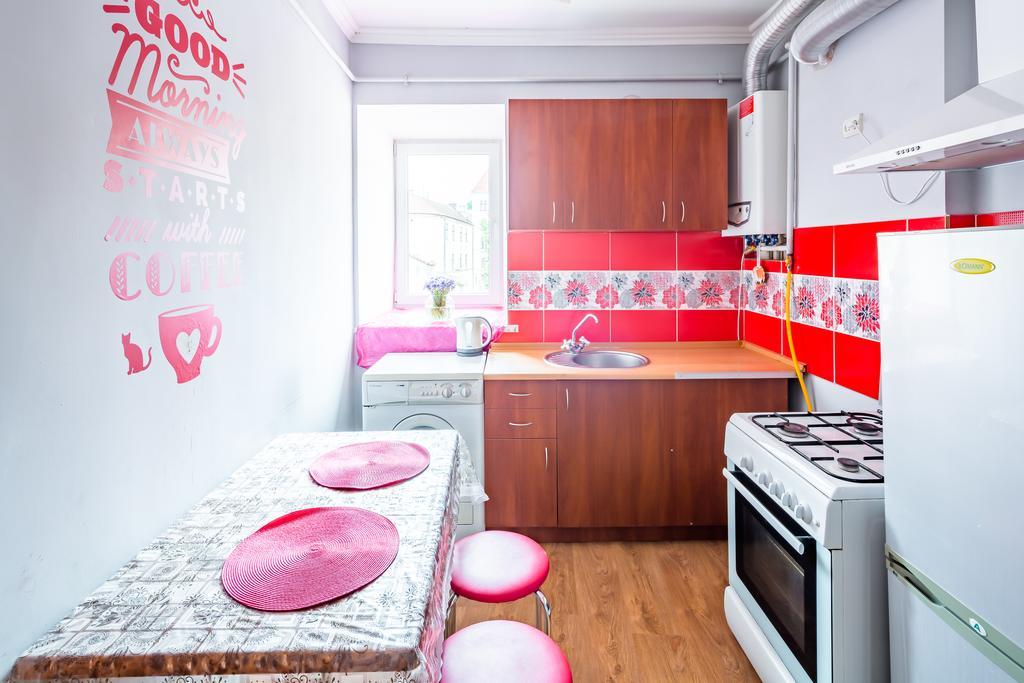 Rainbow Apartment Near Rynok Sq Lviv Eksteriør billede